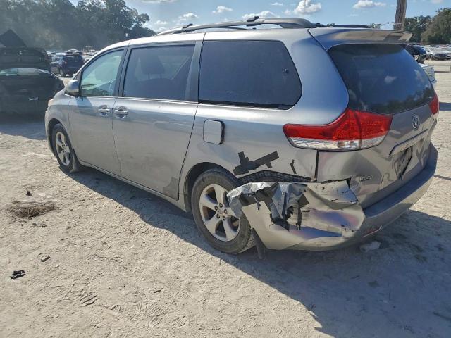 Toyota Sienna Le Image 4