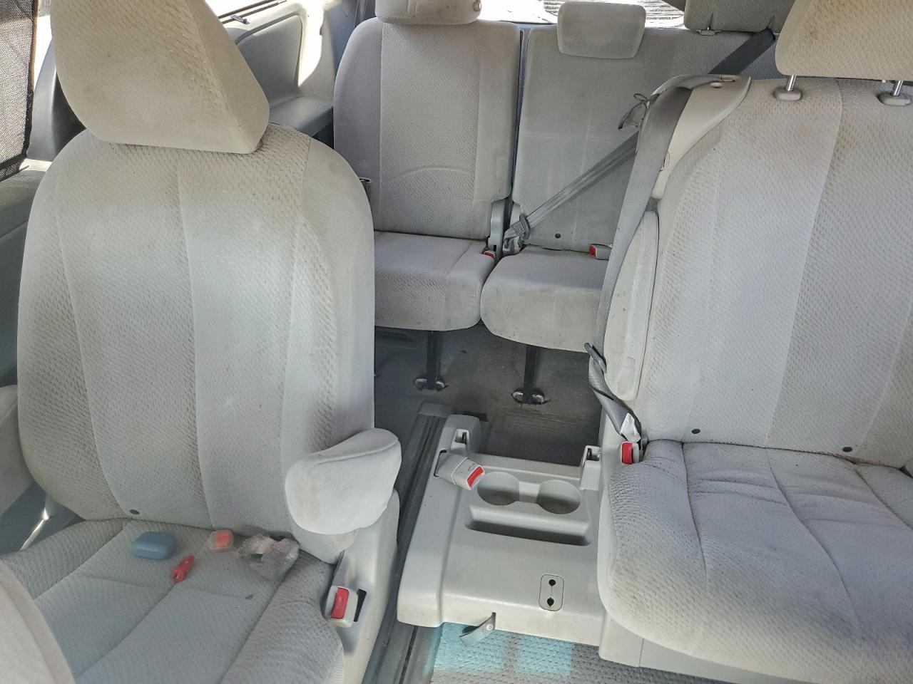 Toyota Sienna Le Image 11