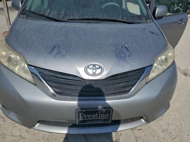 Toyota Sienna Le Image 6