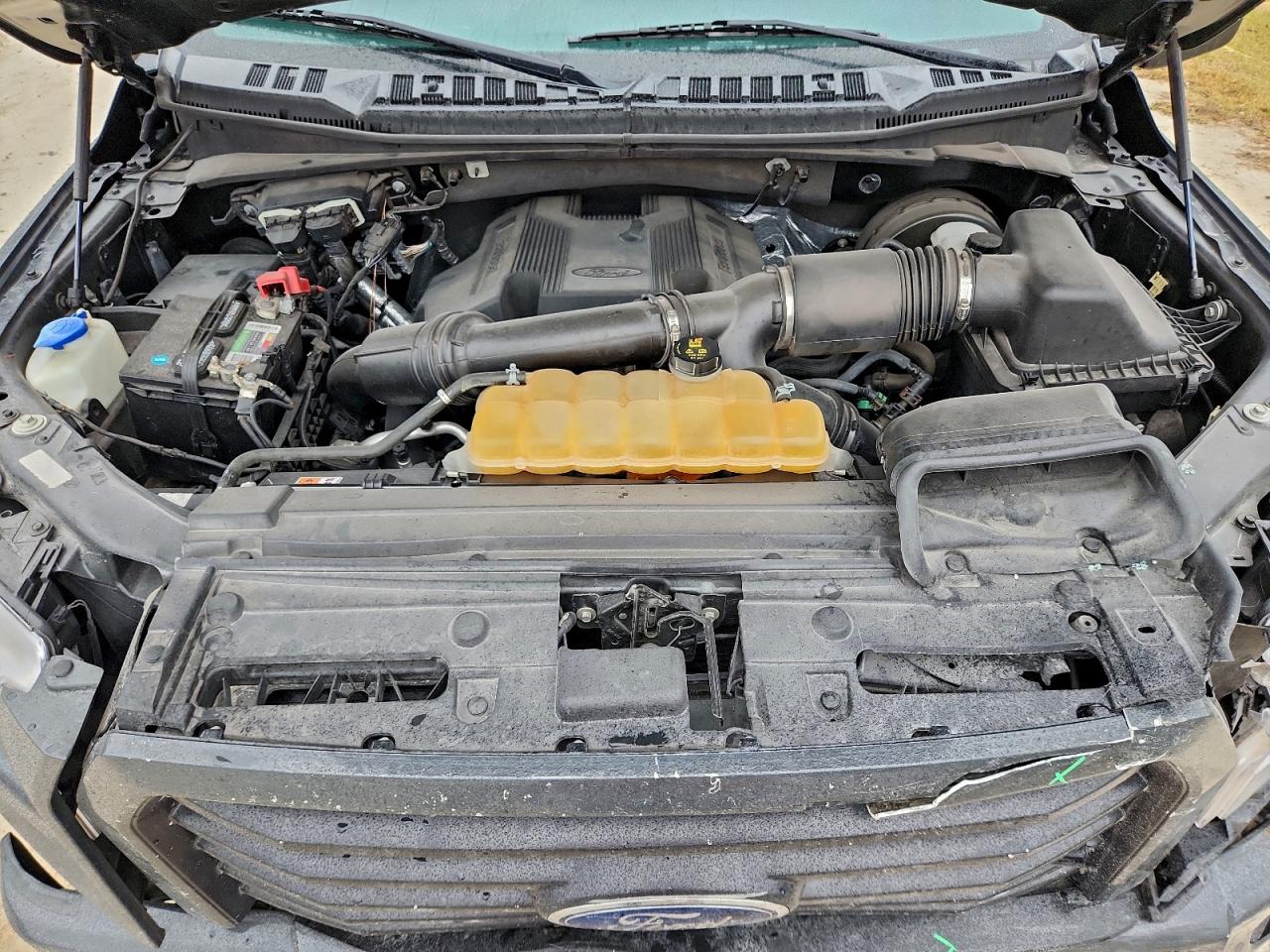 Ford F-150 Supercrew Image 8