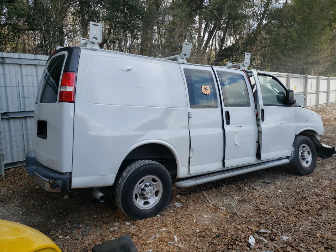 Chevrolet Express Image 2