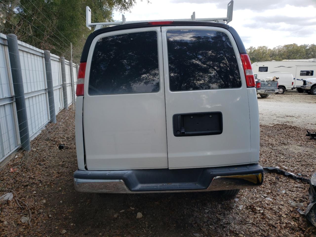 Chevrolet Express Image 5