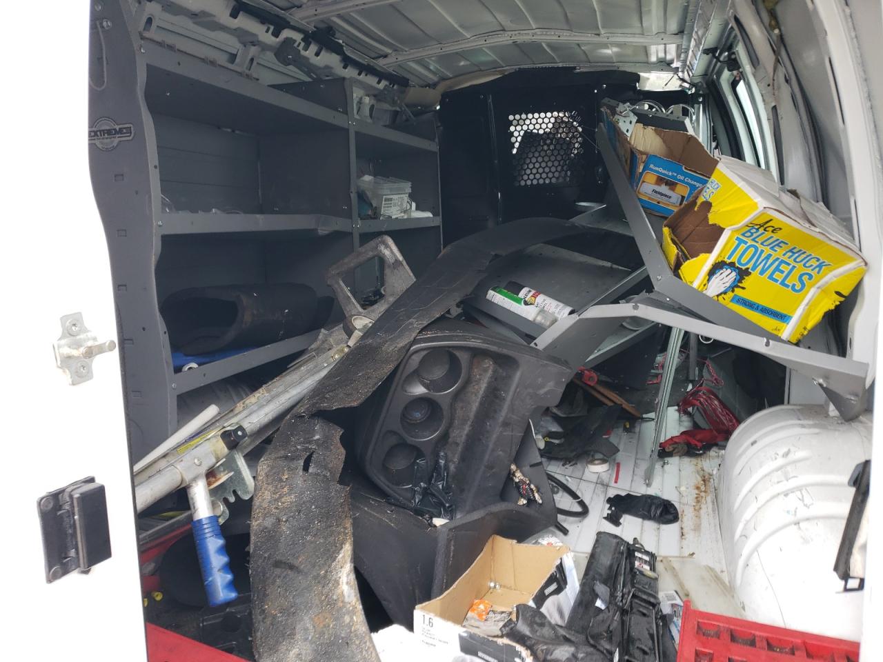 Chevrolet Express Image 8