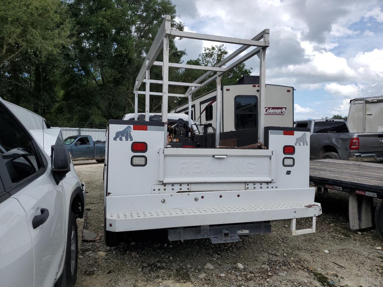 Ford F-450 Super Duty Image 2