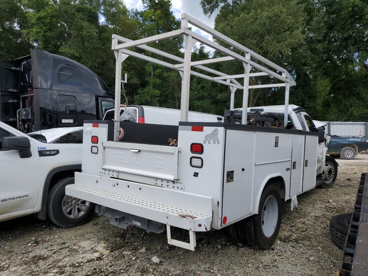 Ford F-450 Super Duty Image 3