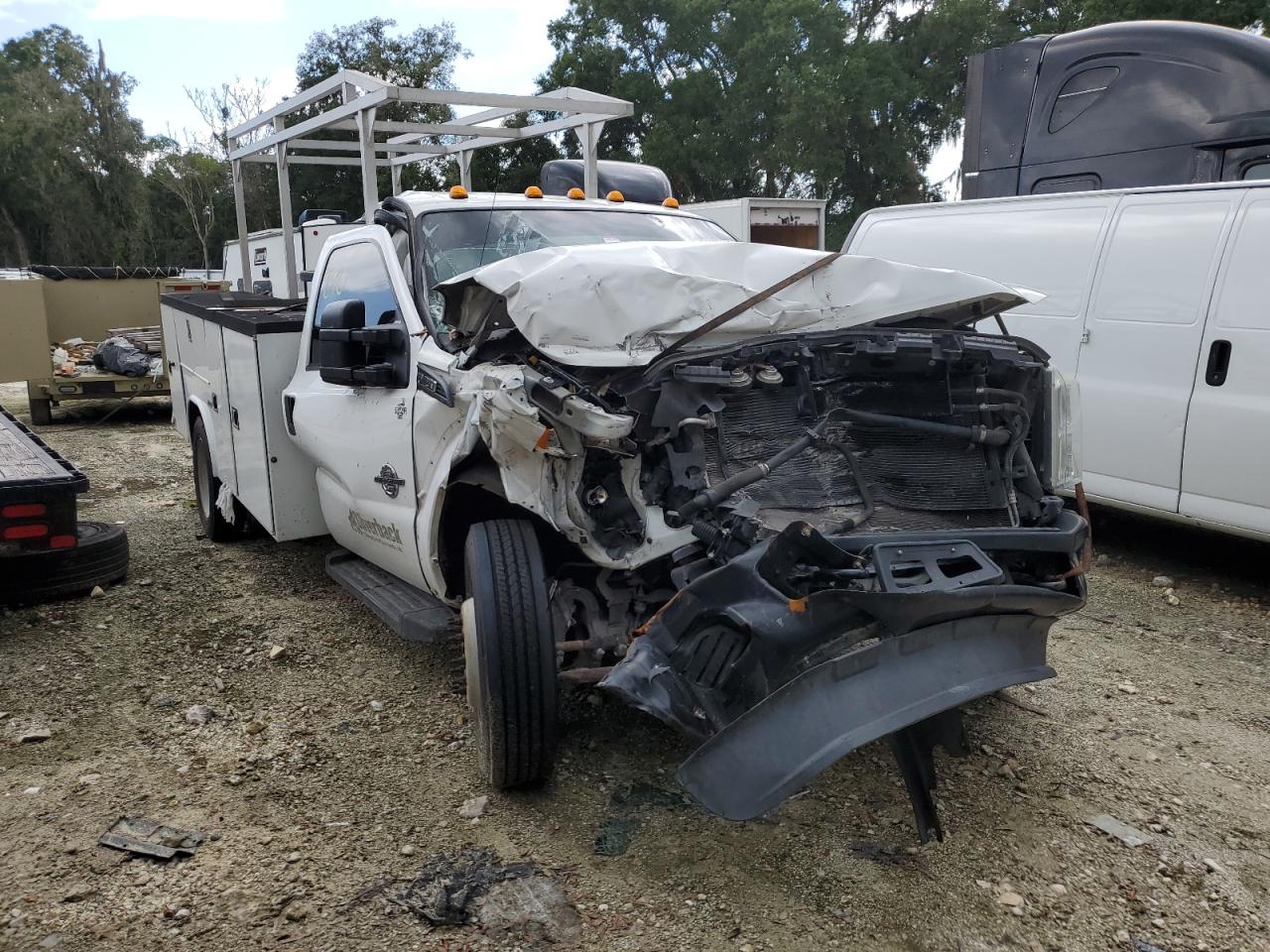 Ford F-450 Super Duty Image 4