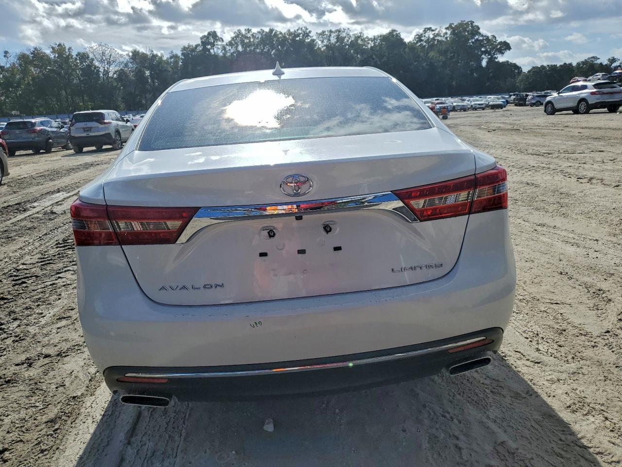 Toyota Avalon Xle Image 9