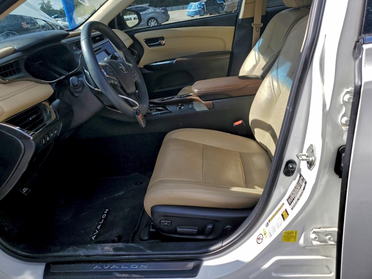 Toyota Avalon Xle Image 3