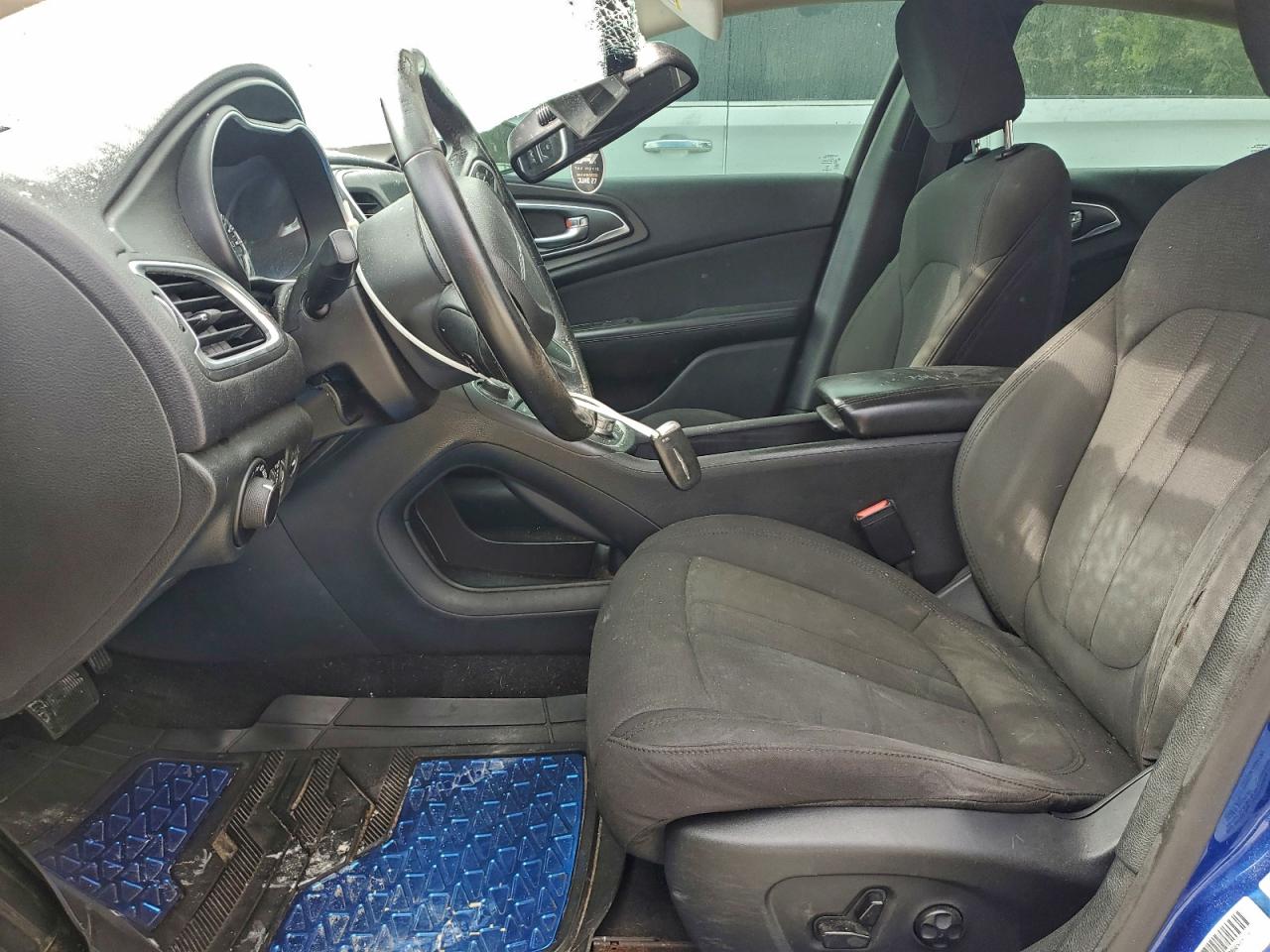 Chrysler 200 Limited Image 6