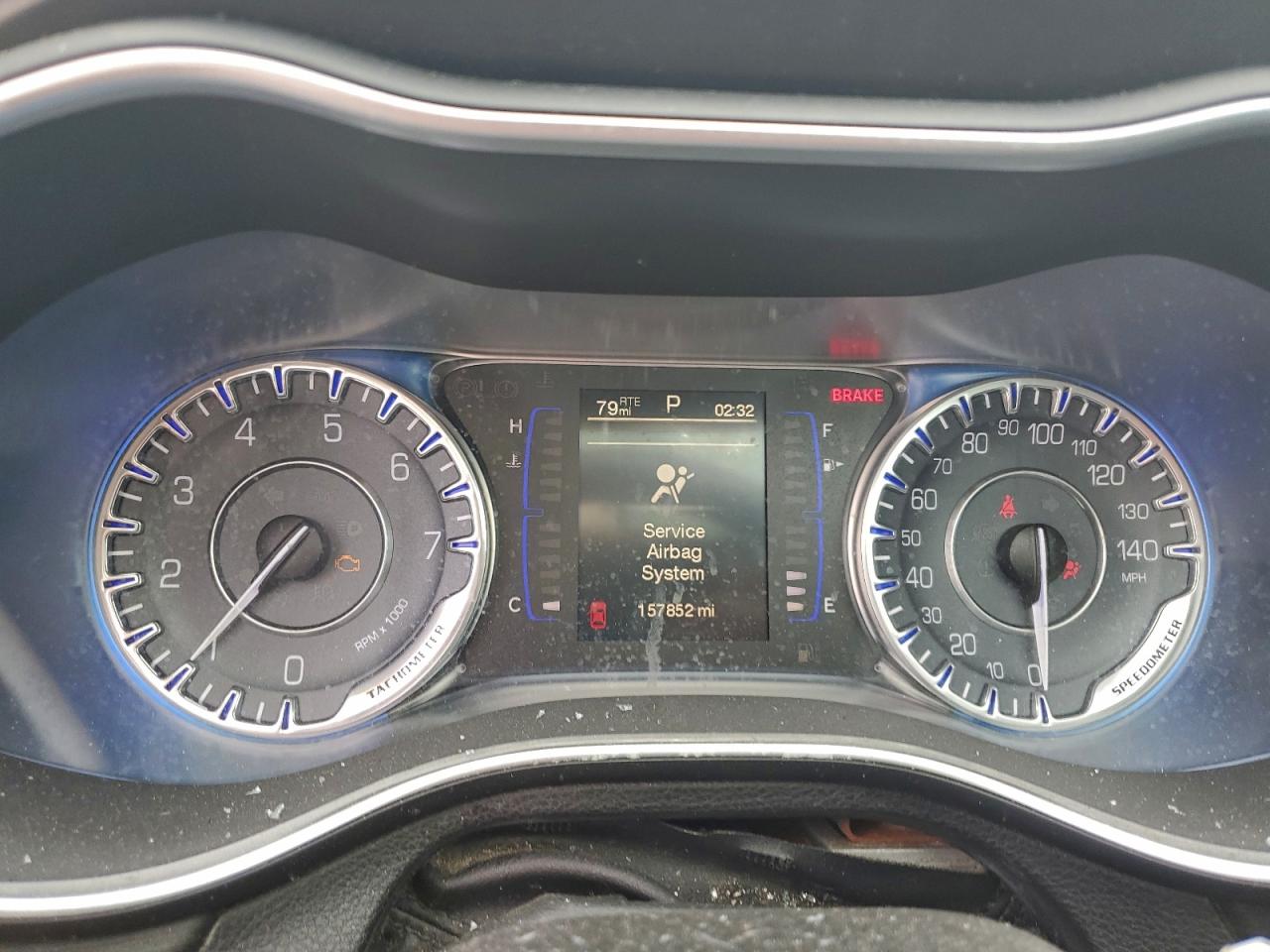 Chrysler 200 Limited Image 12