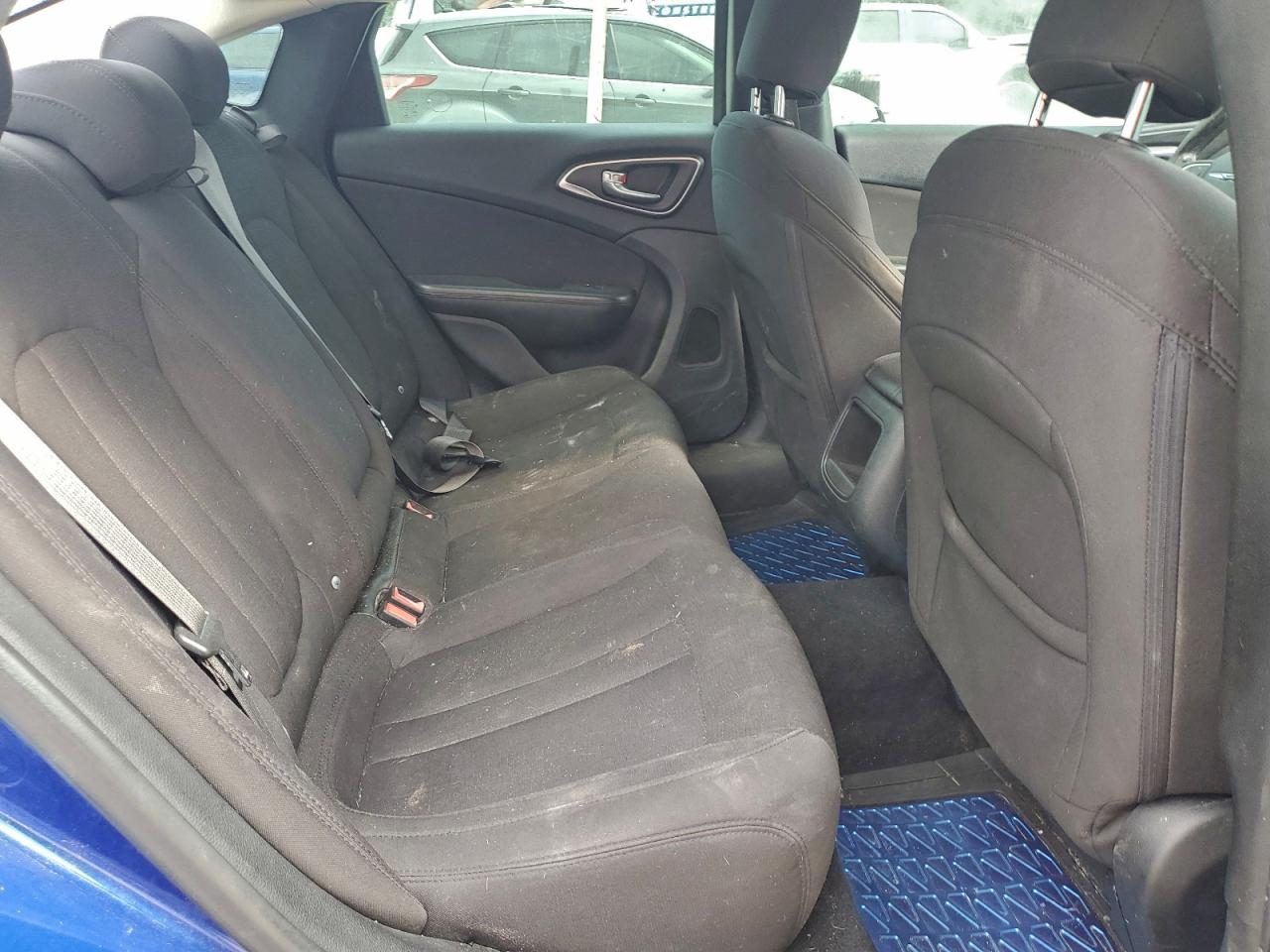 Chrysler 200 Limited Image 5