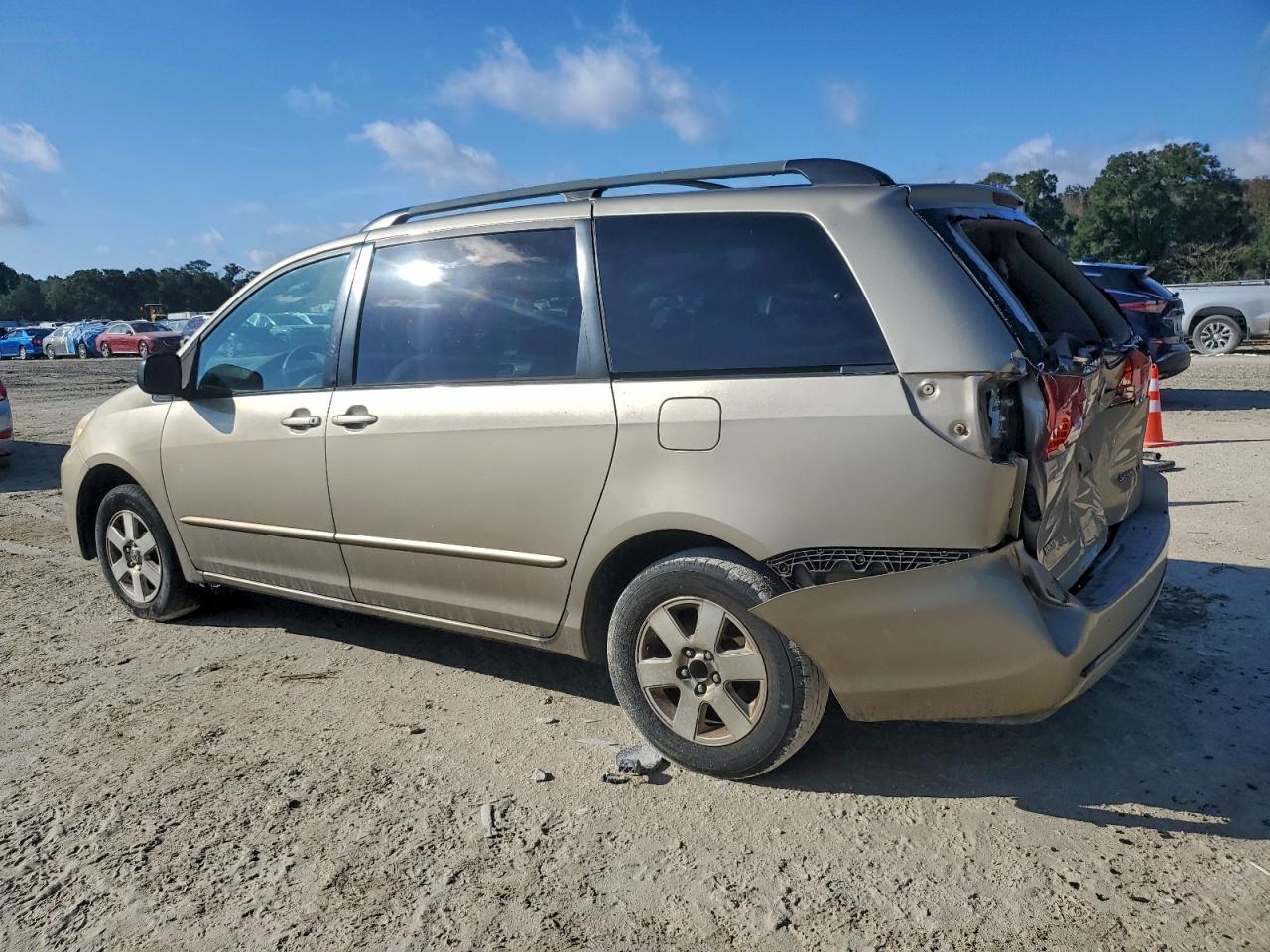 Toyota Sienna Ce Image 3