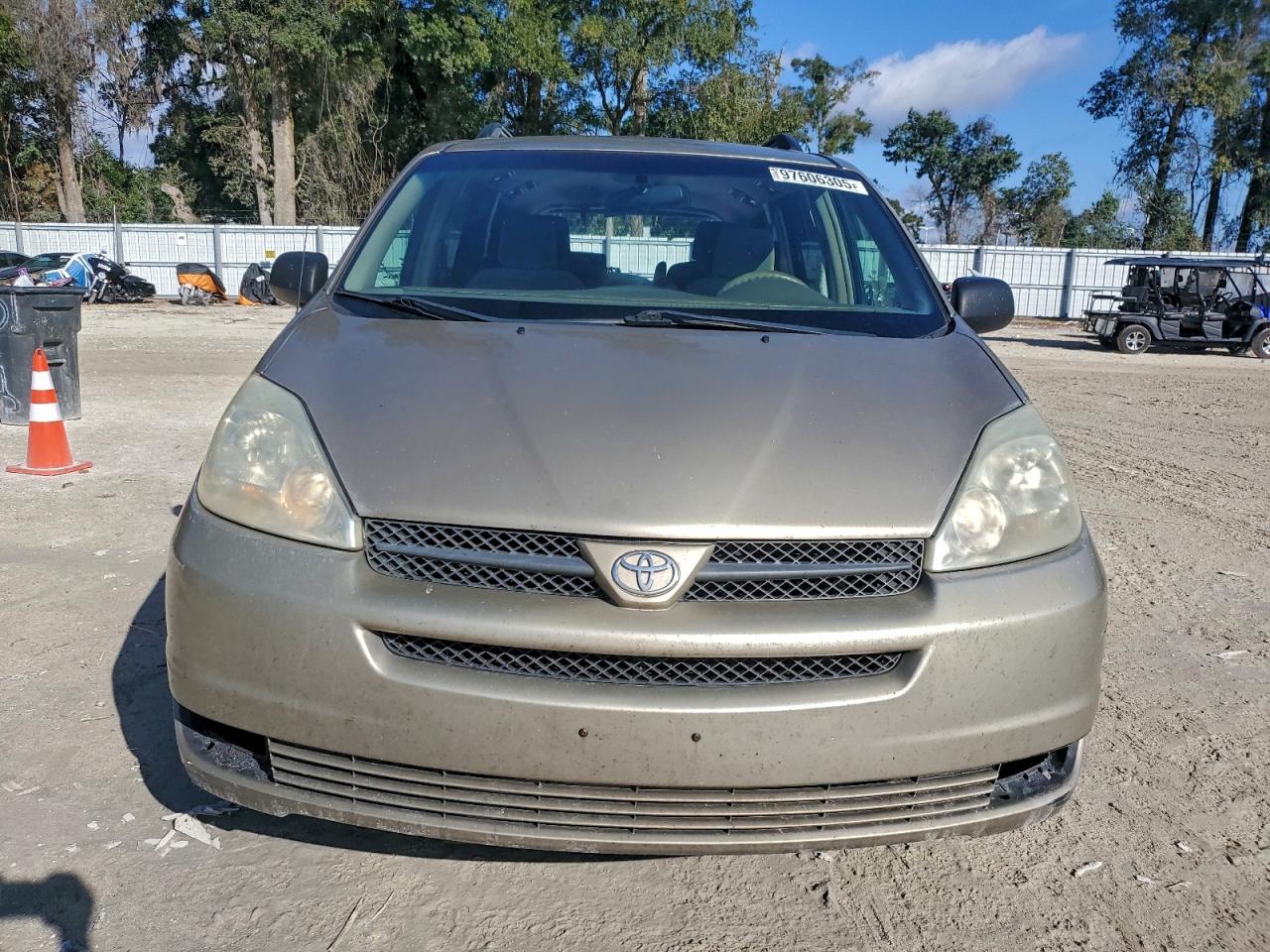 Toyota Sienna Ce Image 9