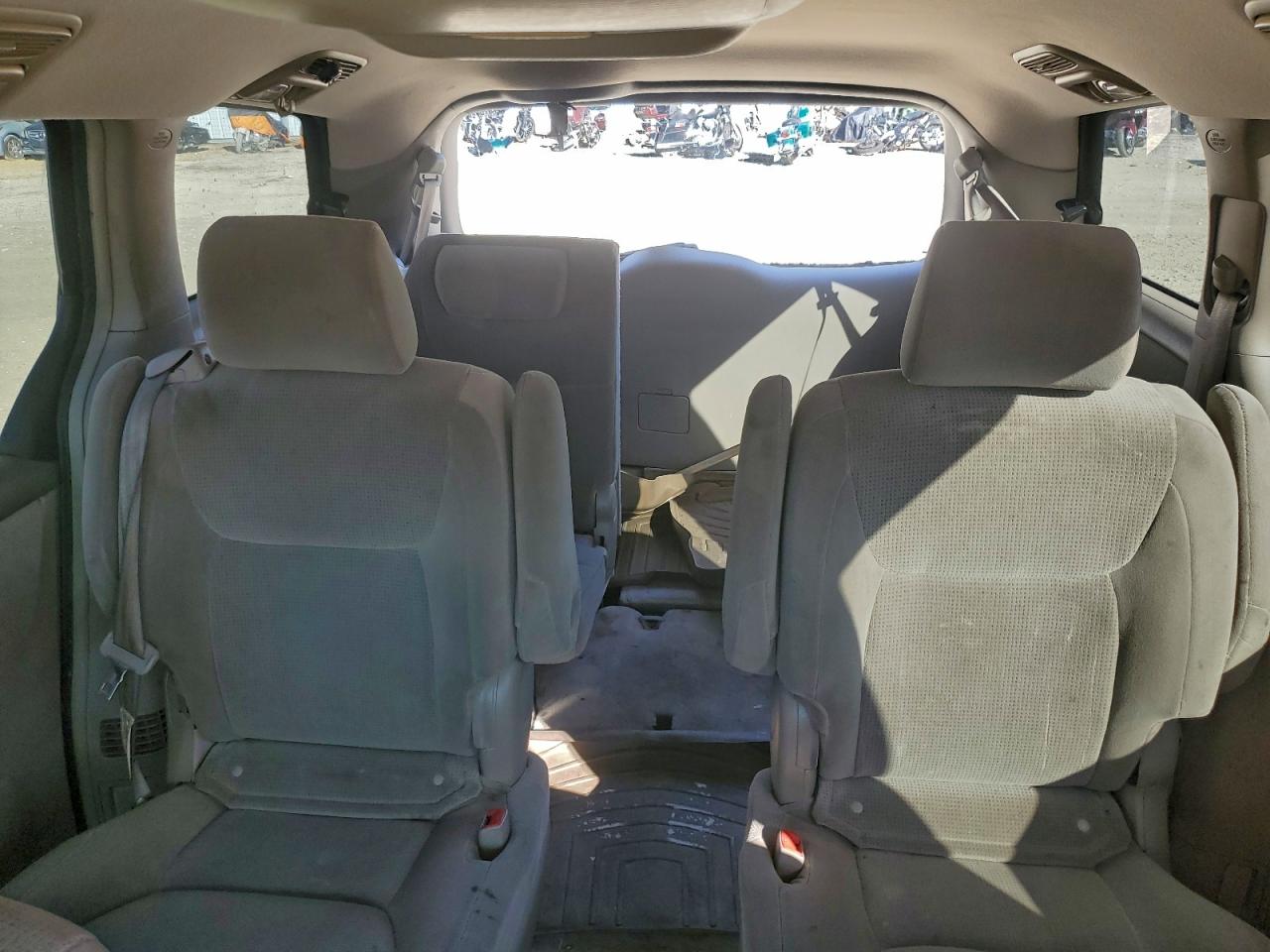 Toyota Sienna Ce Image 13