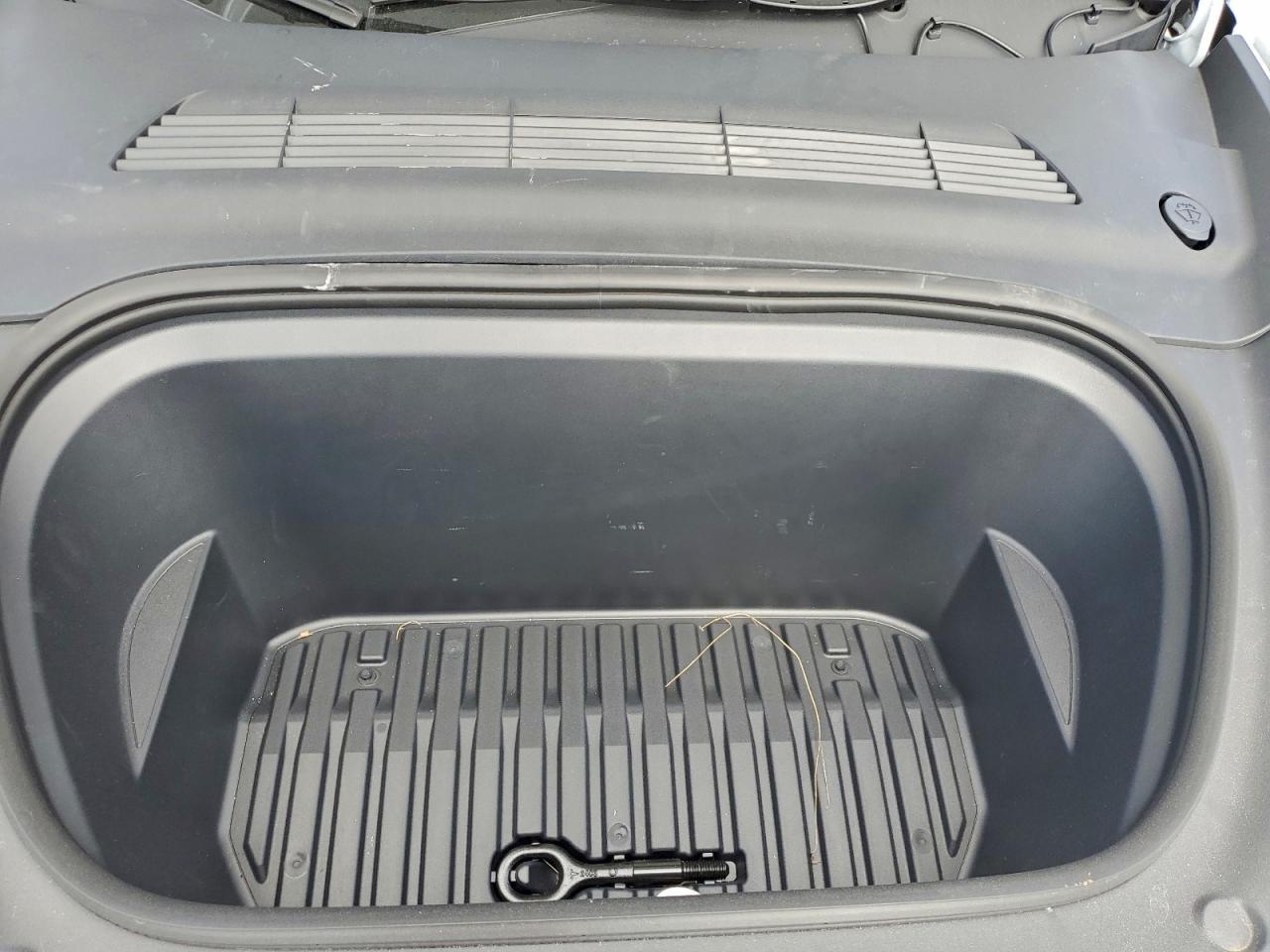 Tesla Model Y Image 9