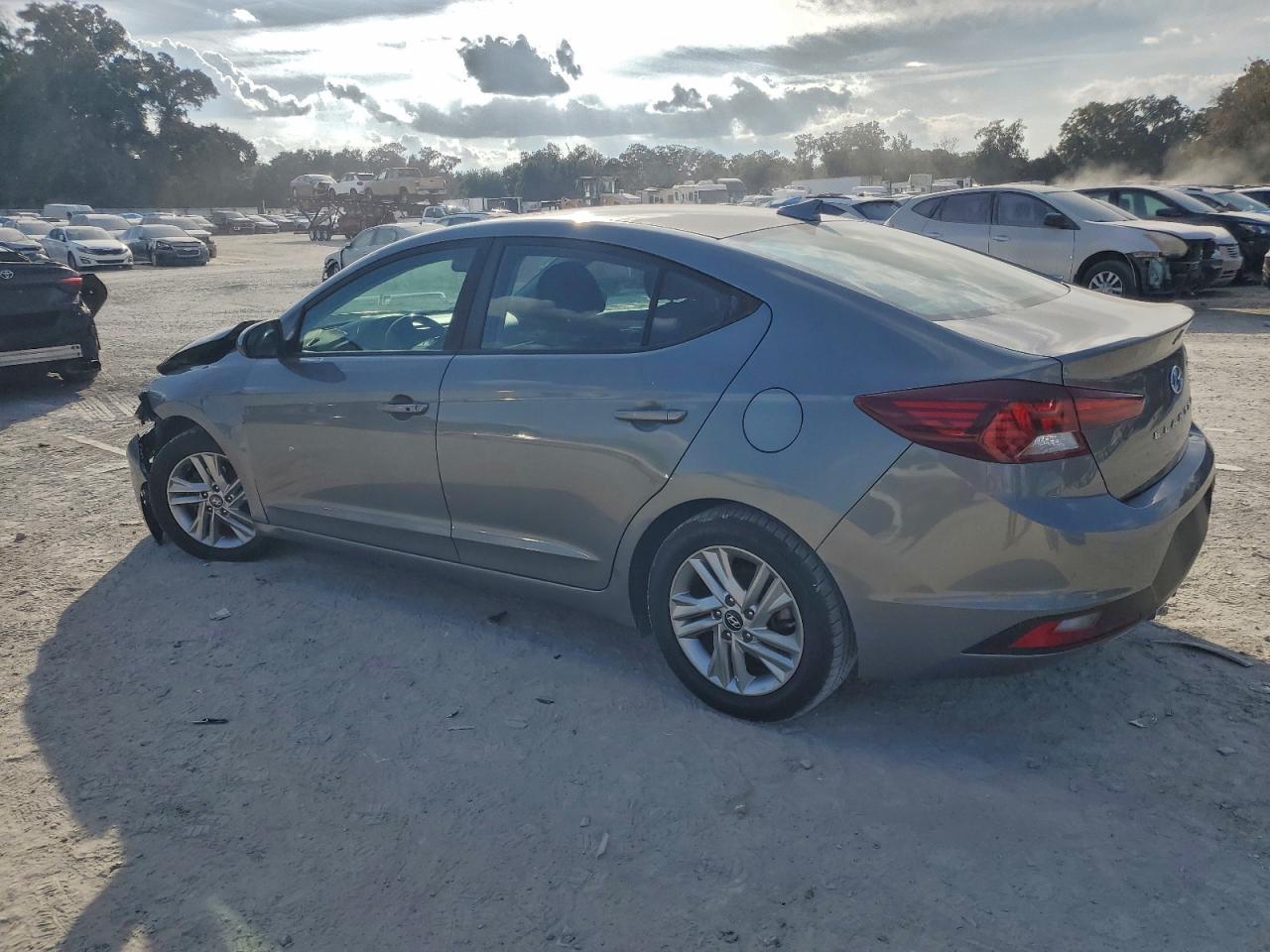 Hyundai ELANTRA Sel Image 4