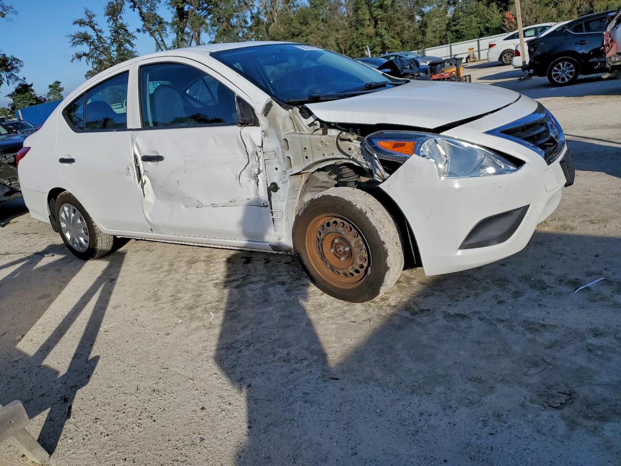 Nissan Versa S Image 4