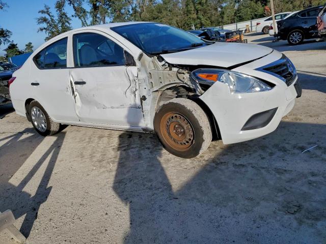 Nissan Versa S Image 4