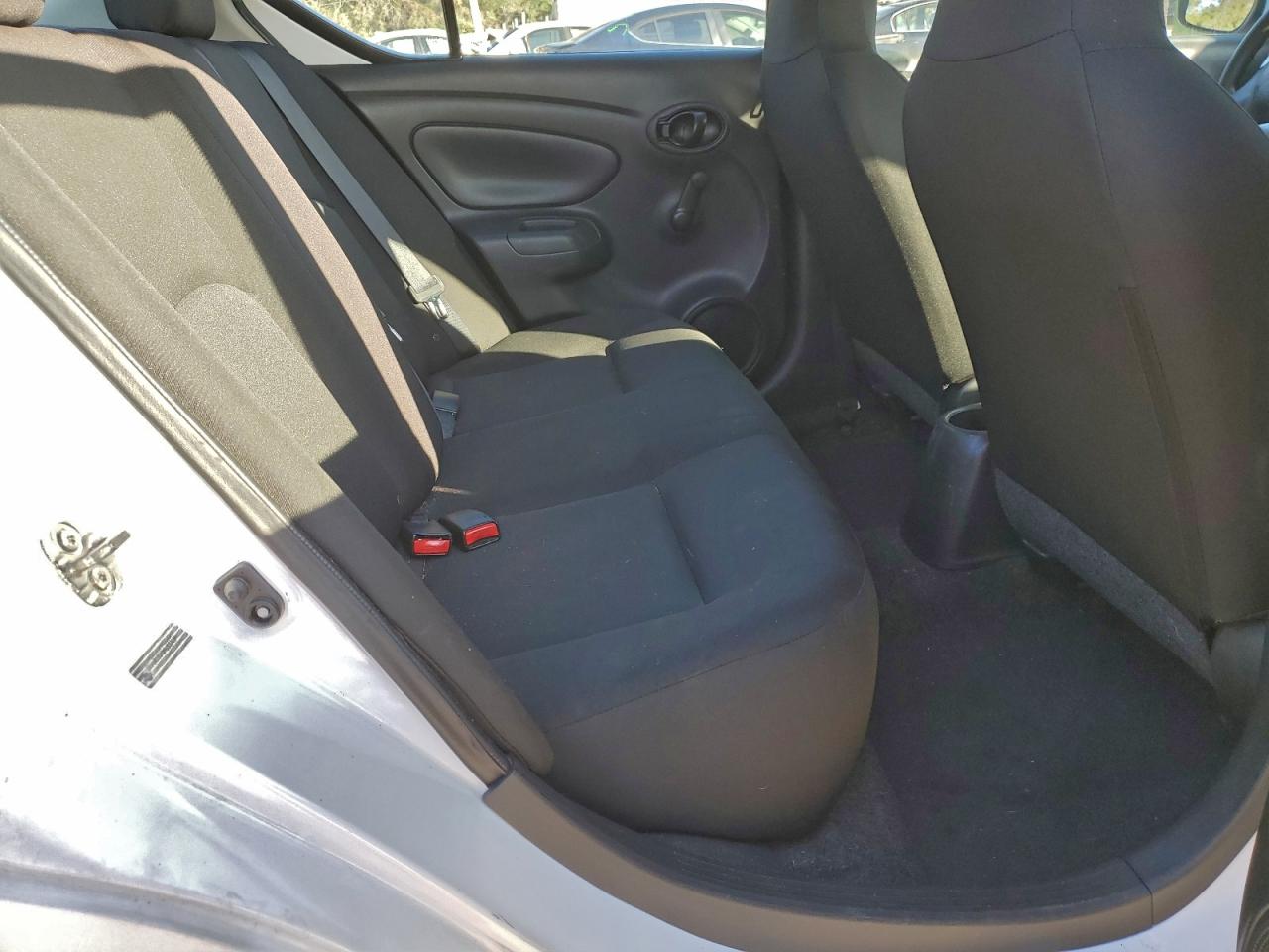 Nissan Versa S Image 10