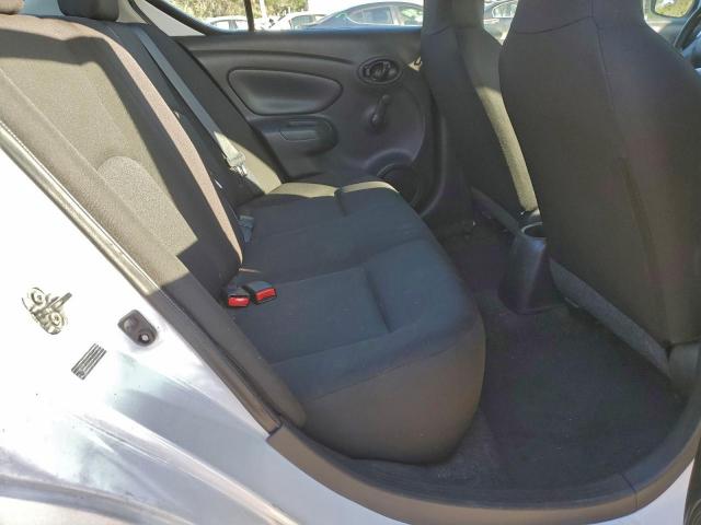 Nissan Versa S Image 10