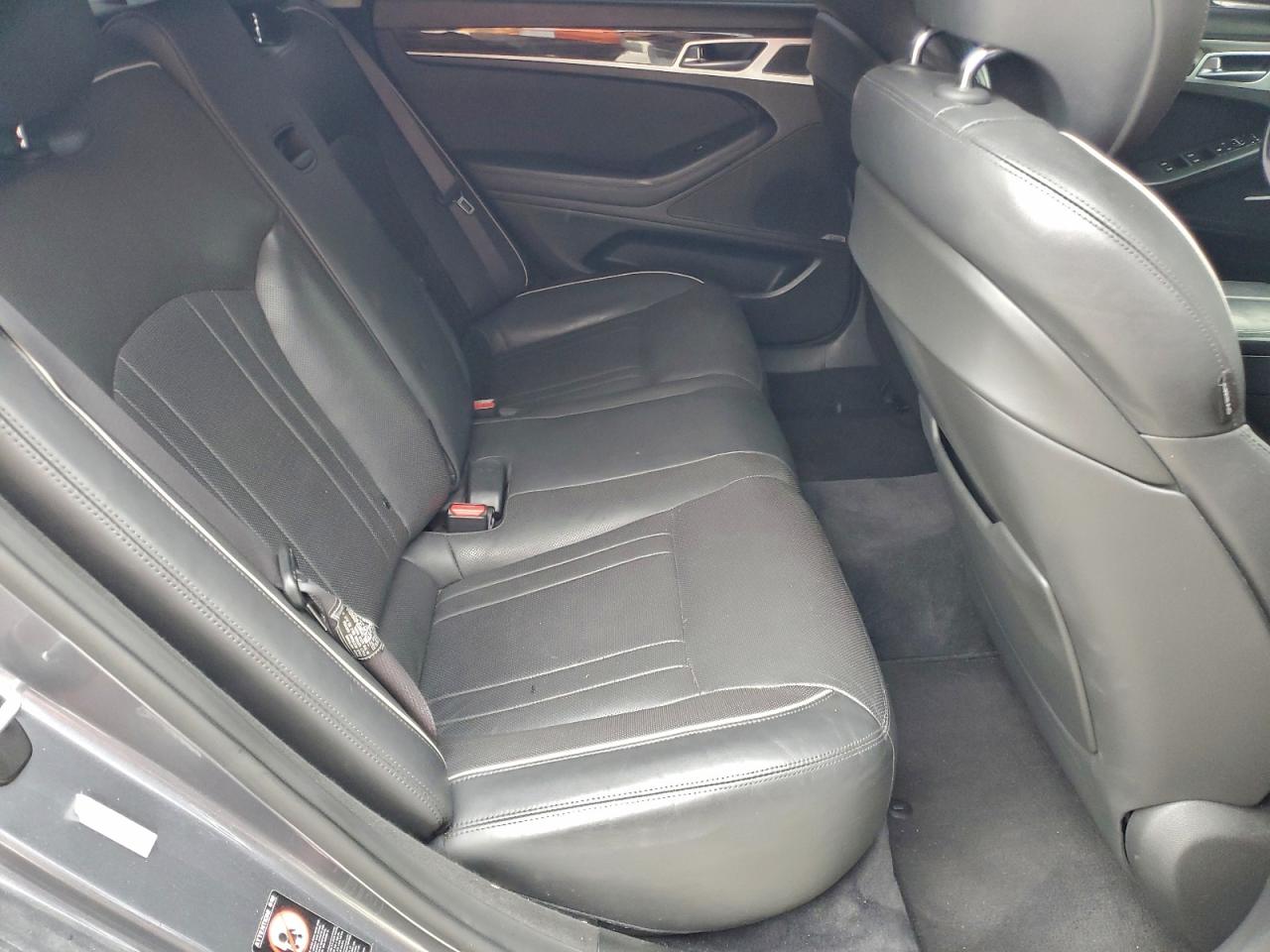 Hyundai Genesis 3.8l Image 9