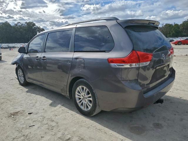 Toyota Sienna Xle Image 4