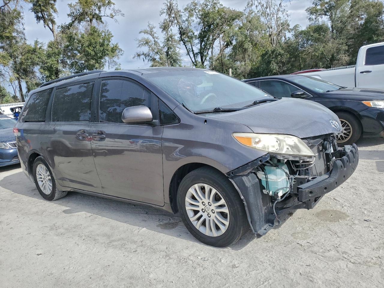 Toyota Sienna Xle Image 11