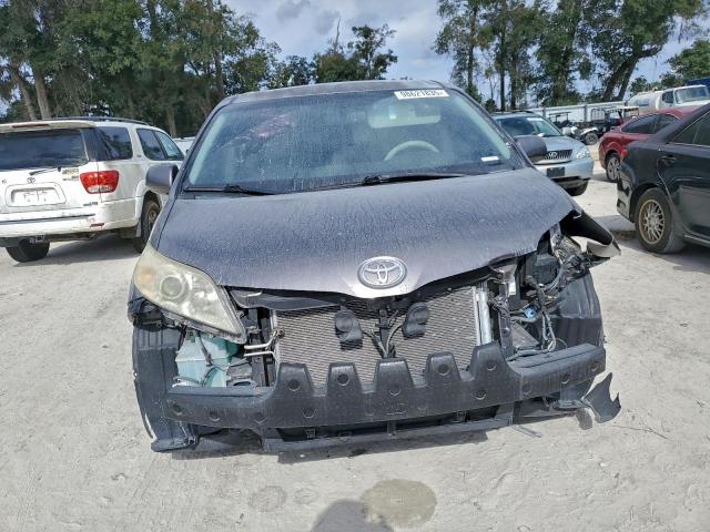 Toyota Sienna Xle Image 5