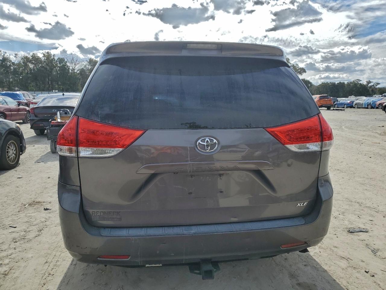 Toyota Sienna Xle Image 7