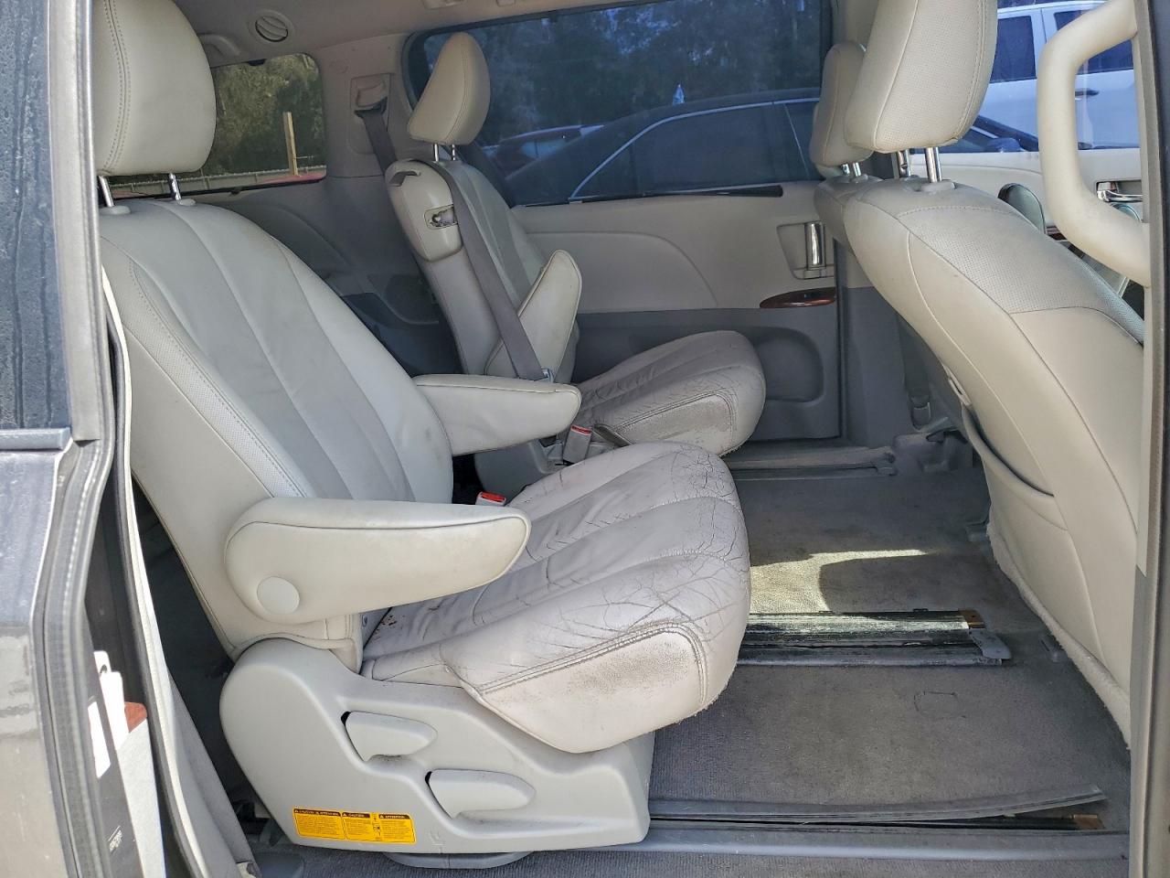 Toyota Sienna Xle Image 9