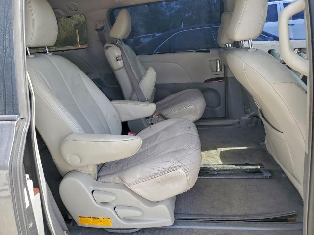 Toyota Sienna Xle Image 9