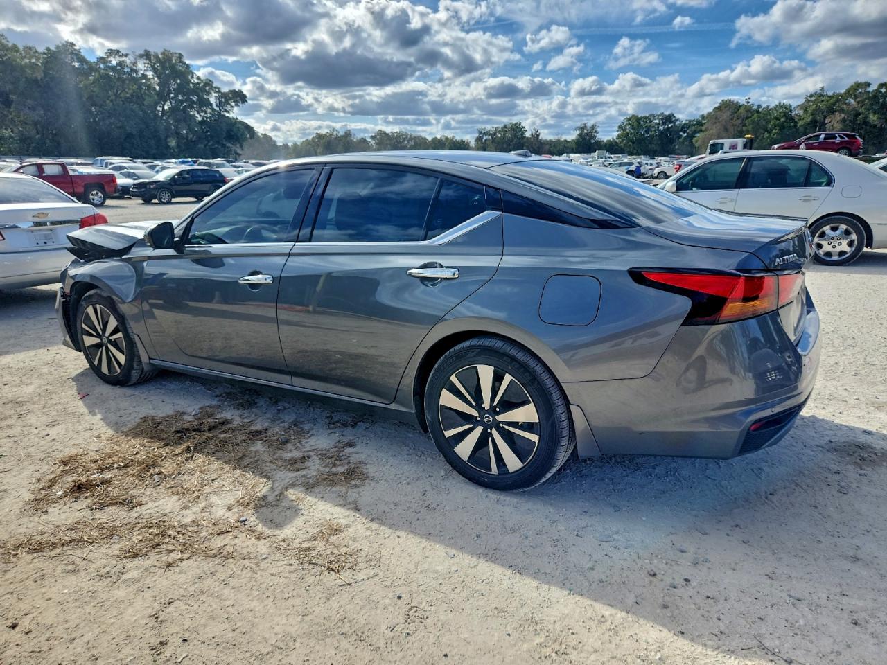 Nissan Altima Sv Image 2