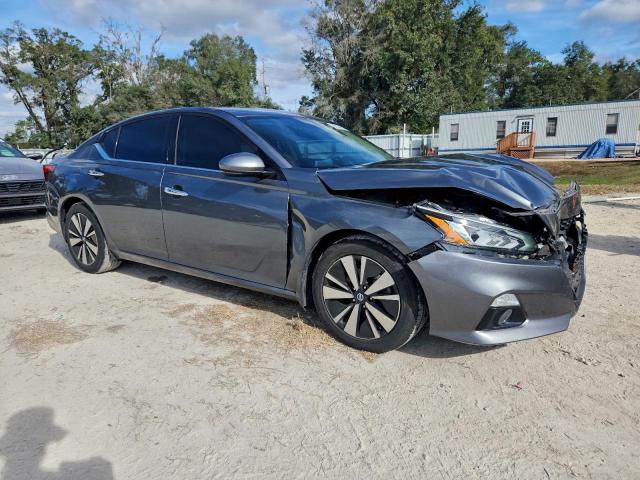 Nissan Altima Sv Image 3