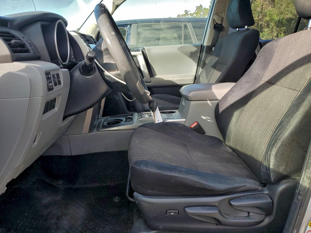 Toyota 4Runner Sr5 Image 5