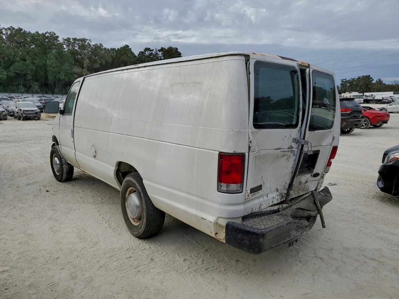 Ford Econoline E250 Van Image 2