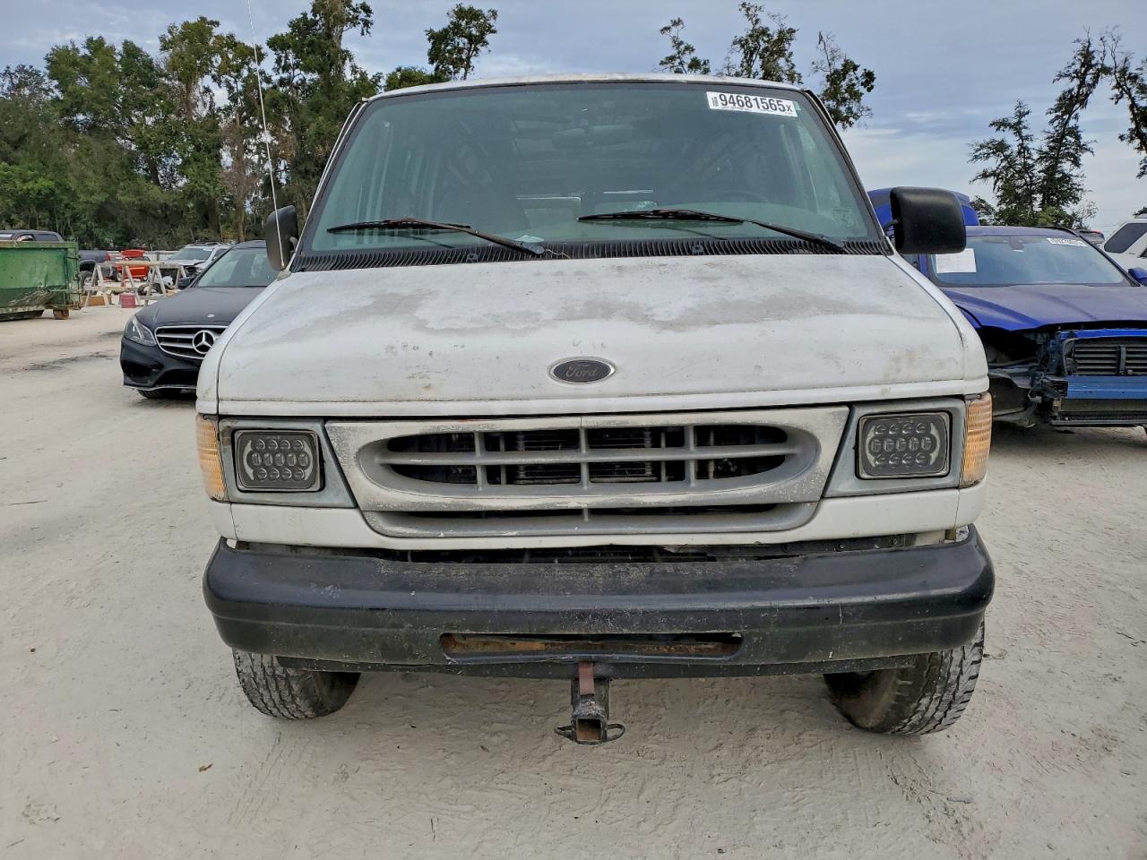 Ford Econoline E250 Van Image 13