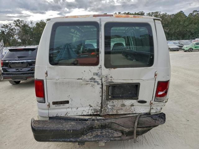 Ford Econoline E250 Van Image 12