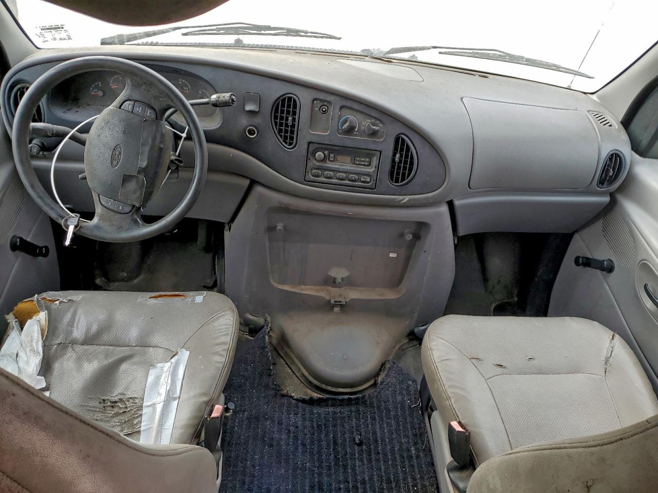 Ford Econoline E250 Van Image 6