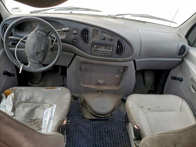 Ford Econoline E250 Van Image 6