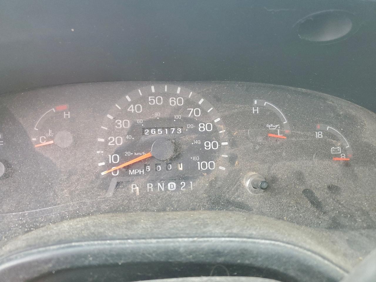 Ford Econoline E250 Van Image 5