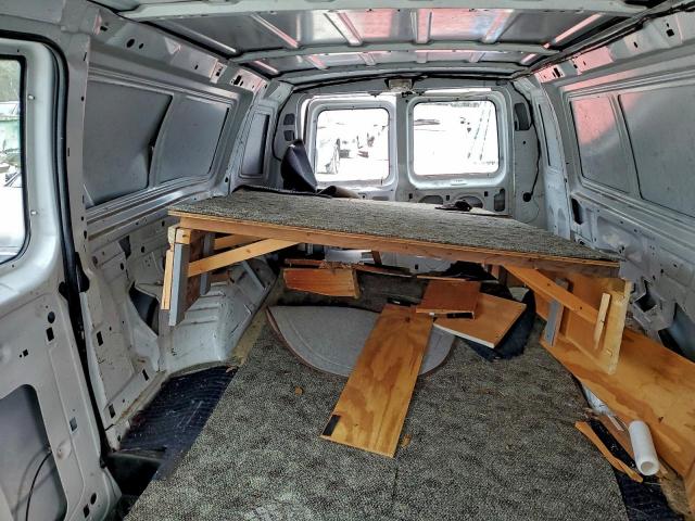 Ford Econoline E250 Van Image 8