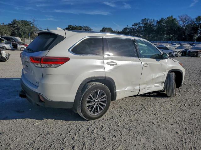Toyota Highlander Se Image 3