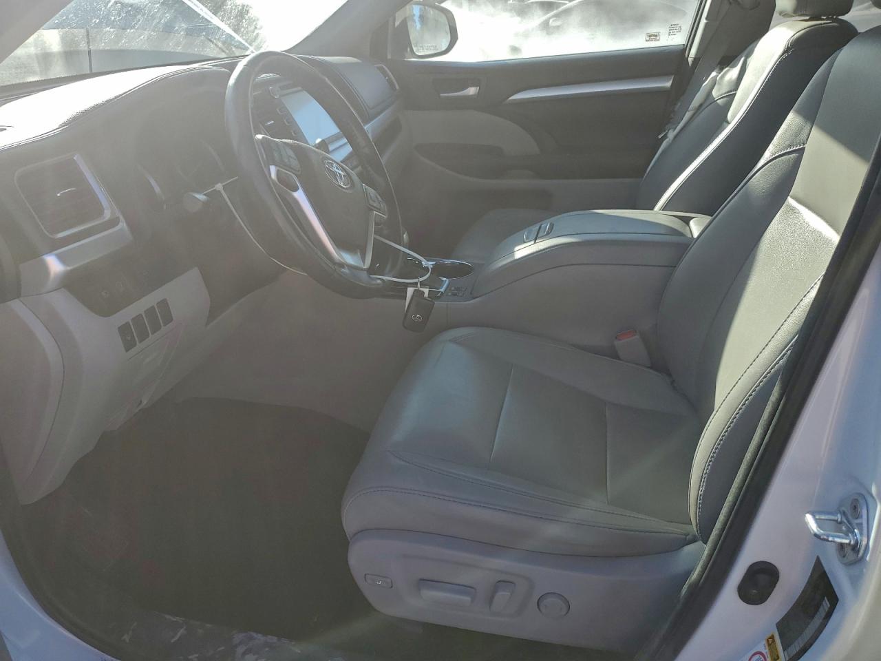 Toyota Highlander Se Image 8