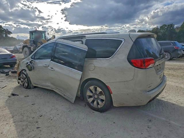 Chrysler Pacifica Hybrid Limited Image 6