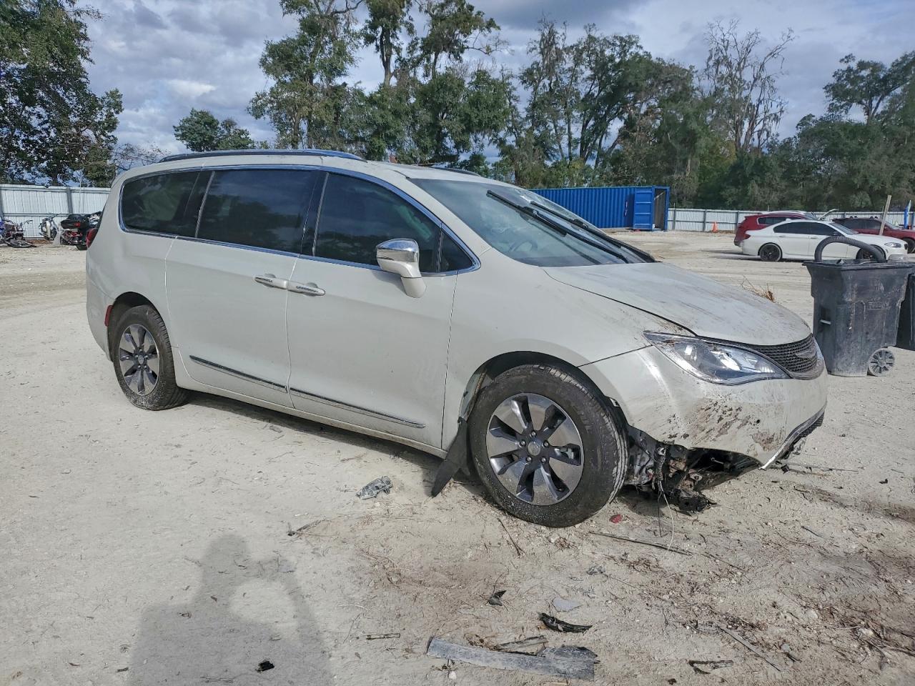 Chrysler Pacifica Hybrid Limited Image 5