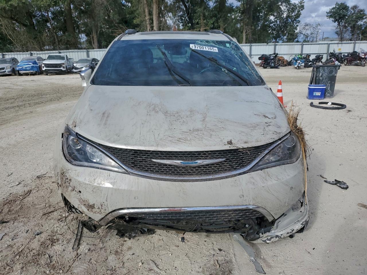 Chrysler Pacifica Hybrid Limited Image 2