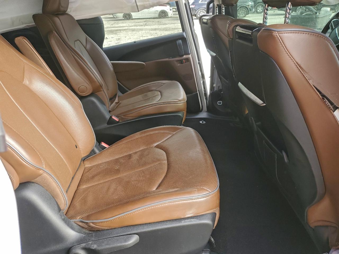 Chrysler Pacifica Hybrid Limited Image 13