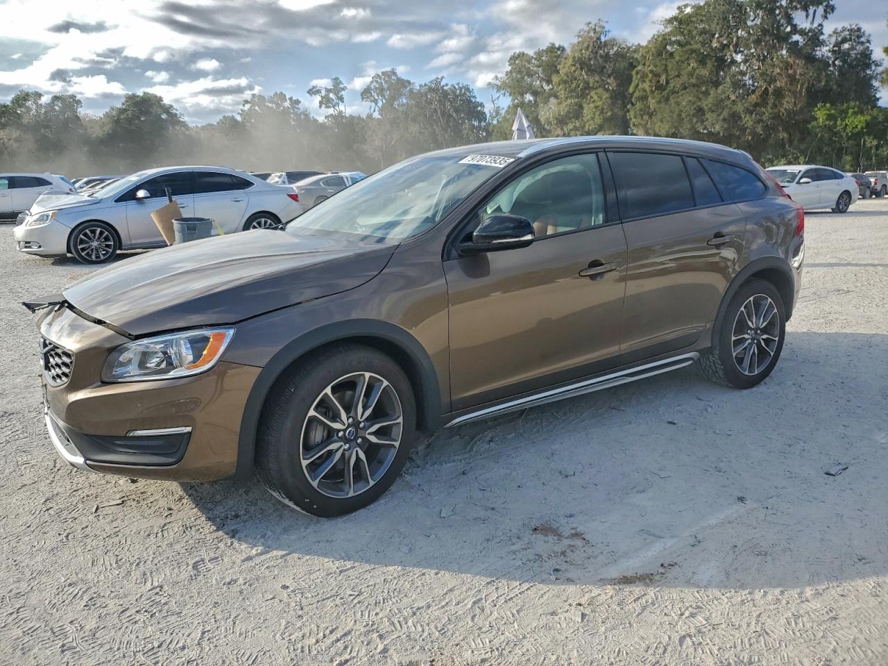 Volvo V60 Premier Image 1