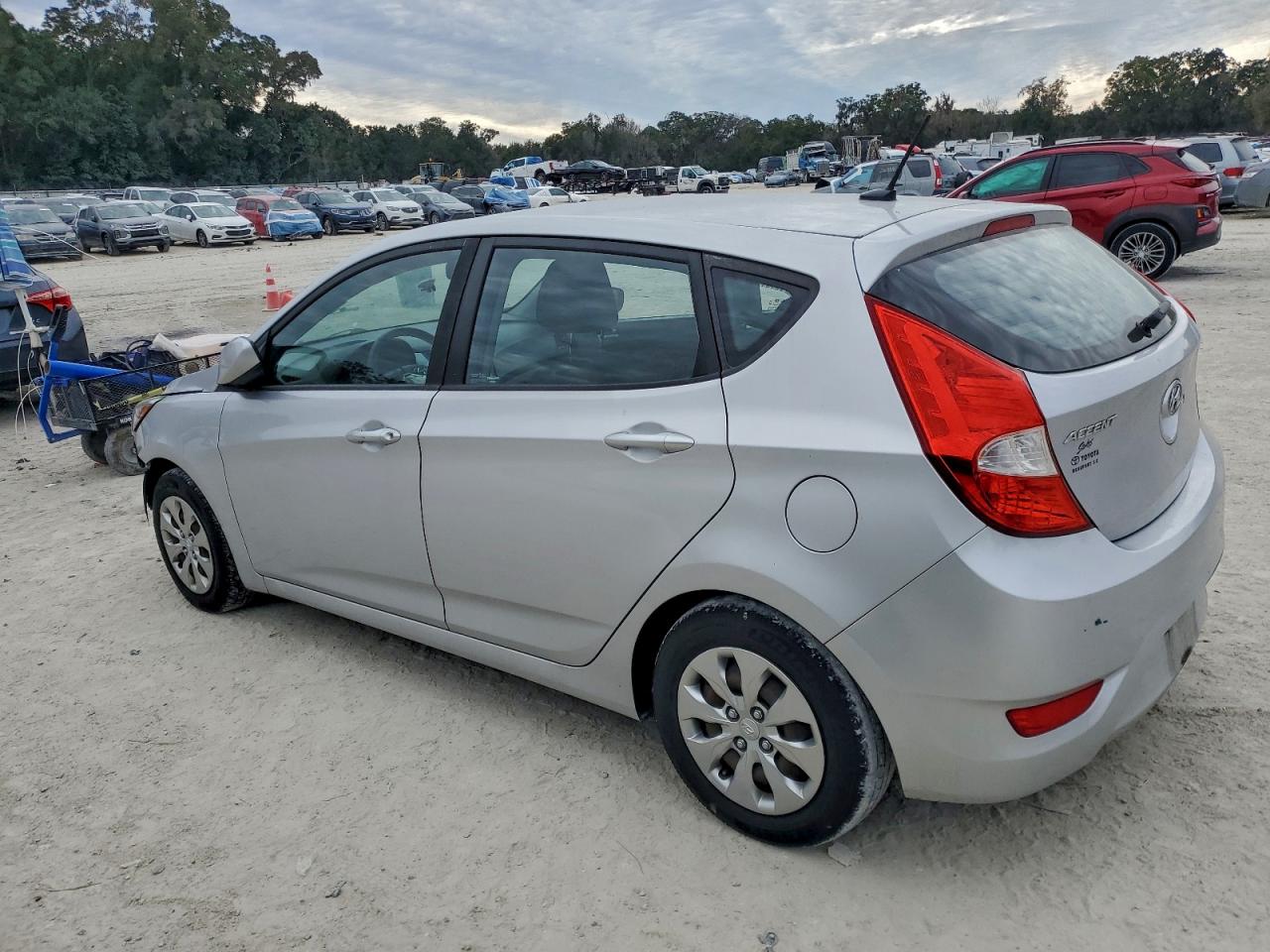 Hyundai ACCENT Se Image 13