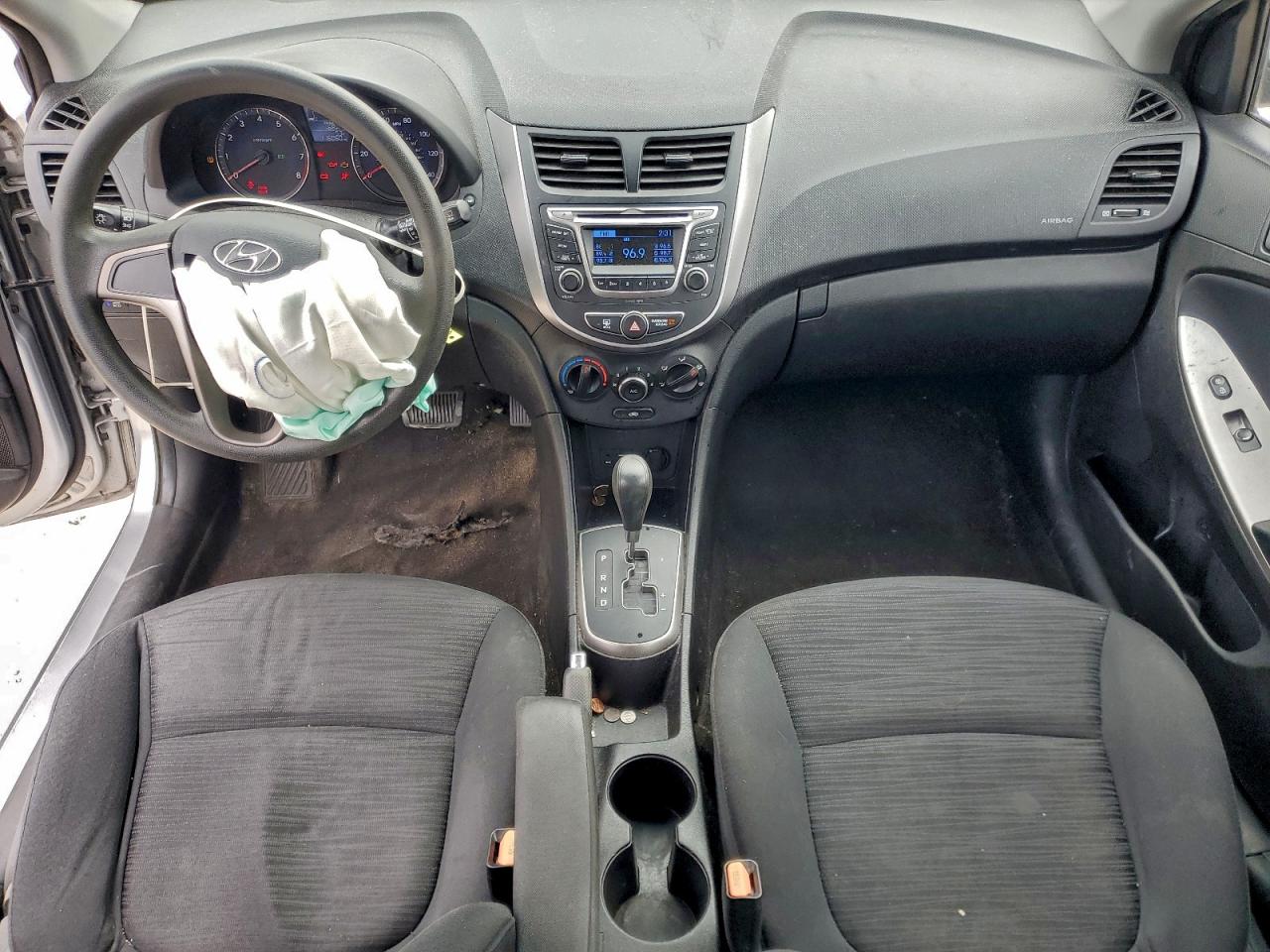 Hyundai ACCENT Se Image 2